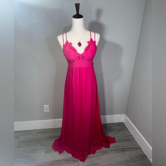 #118 Beautiful Long Maxi Dress - Picture 3 of 15